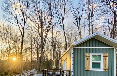 Newport Hütte | Whimsical Cottage in the Smoky Mountain Foothills