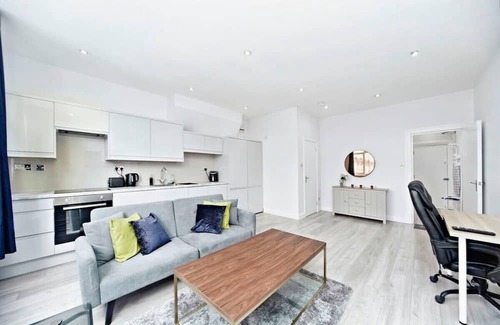 West Thornton Wohnung | Chic 1BR Thornton Flat - Charm and City Access