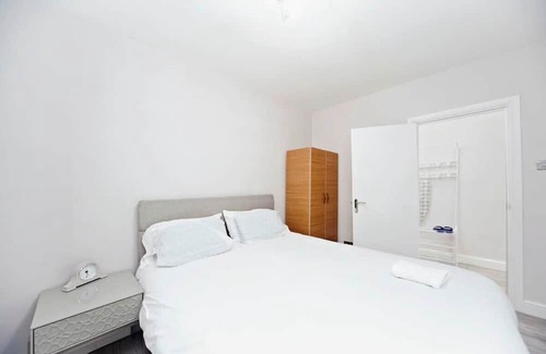West Thornton Wohnung | Chic 1BR Thornton Flat - Charm and City Access