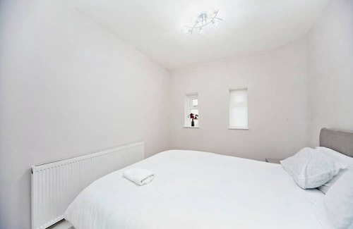West Thornton Wohnung | Chic 1BR Thornton Flat - Charm and City Access