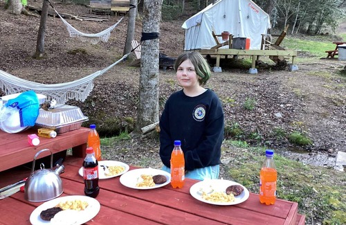 Unaka Wohnmobilvermietung | Sticks Creekside Living but close to all the breweries and The BlueRidge Rails.