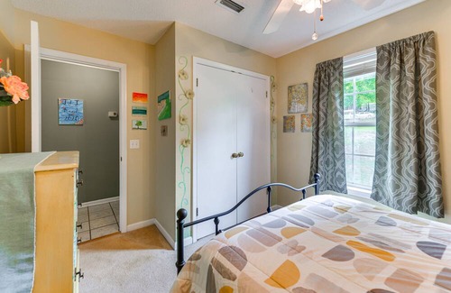 Shorterville Hütte | Abbeville Cottage w/ Grill: Steps to Lake Eufaula!