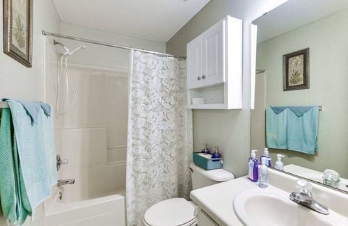 Shorterville Hütte | Abbeville Cottage w/ Grill: Steps to Lake Eufaula!