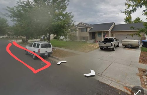 Logan Haus | Beautiful bedroom - shared bathroom