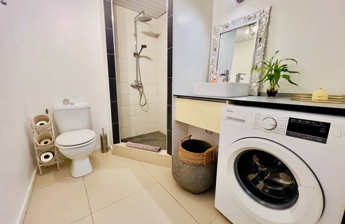 Tahiti Wohnung | Cozy apartment steps away from the beach, supermarket, and bakery.