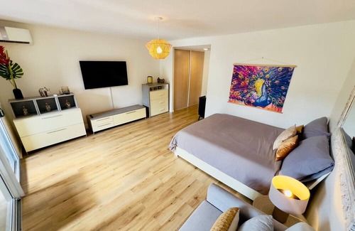 Tahiti Wohnung | Cozy apartment steps away from the beach, supermarket, and bakery.