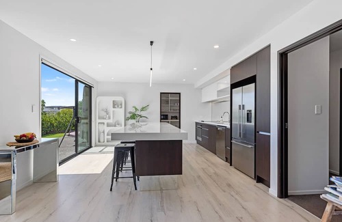 Papamoa Beach Haus | Sol Escape - Papamoa Beach Holiday Home