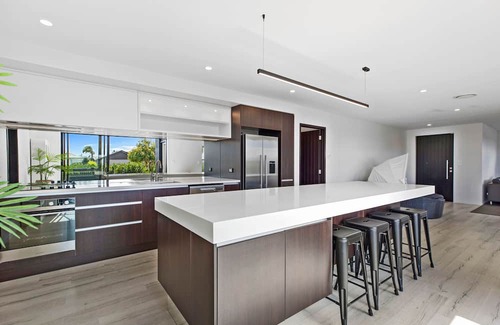 Papamoa Beach Haus | Sol Escape - Papamoa Beach Holiday Home
