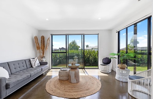 Papamoa Beach Haus | Sol Escape - Papamoa Beach Holiday Home