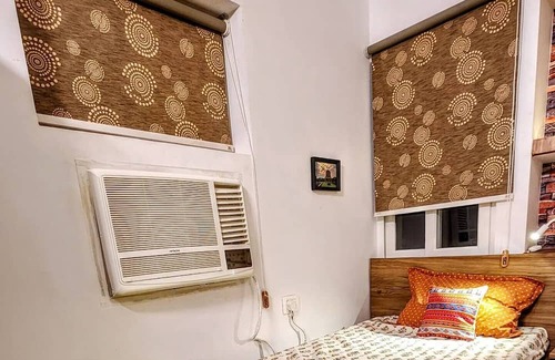 Lanka Wohnung | Luxurious Apartment Near Assi Ghat!