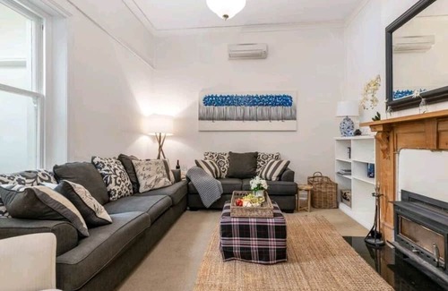 Angaston Haus | Chilli's Cottage: Entire pet friendly home in the Barossa Valley
