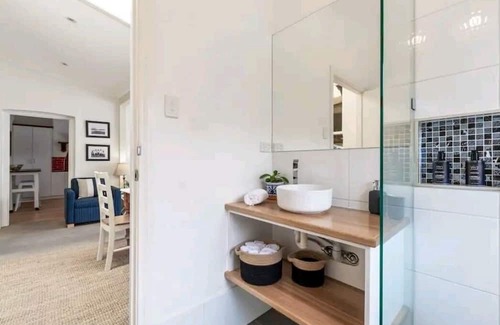 Angaston Haus | Chilli's Cottage: Entire pet friendly home in the Barossa Valley