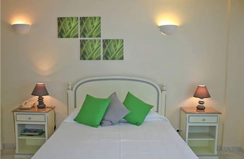 Figueiral Haus | Embark on an Algarve Adventure! Swimming Pools, Free Parking and Breakfast!