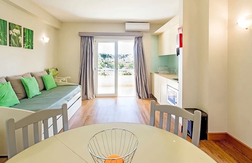 Figueiral Haus | Embark on an Algarve Adventure! Swimming Pools, Free Parking and Breakfast!
