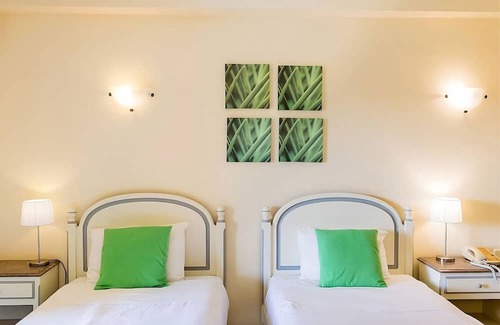 Figueiral Haus | Embark on an Algarve Adventure! Swimming Pools, Free Parking and Breakfast!