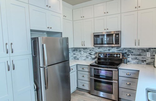 Enumclaw Wohnung | Modern 1 Bedroom Attached Apartment with separate driveway and entrance.