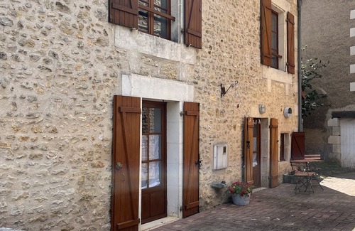 Valdivienne Haus | Maison Cocooning à la Campagne Près D'un Étang de Pêche et Château de Morthemer