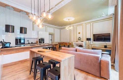 Guingamp Wohnung | Logement D'exception : 10 Chambres et Babyfoot