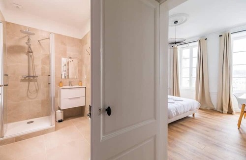 Guingamp Wohnung | Logement D'exception : 10 Chambres et Babyfoot