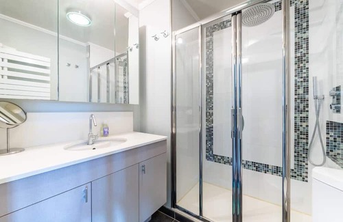 Gare Wohnung | Tranquil 3BD Flat w/ Chic Patio—BNF/Olympiades