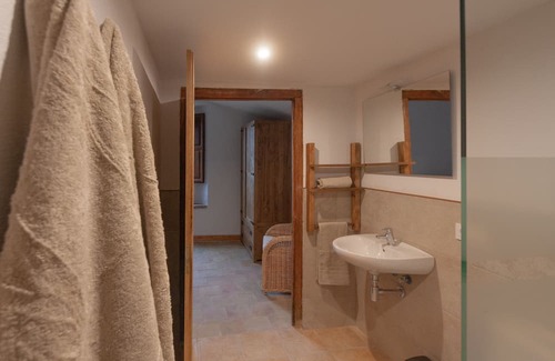 Aiguaviva Hütte | Masia Catalana, ¡ideal Para una Escapada con Amigos y Família!