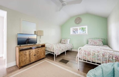 Westbrook Center Hütte | 3BR Private Cottage w/ Pool in Old Saybrook
