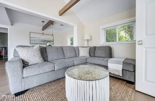 Westbrook Center Hütte | 3BR Private Cottage w/ Pool in Old Saybrook