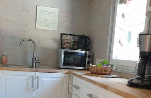 Bad Sulza Haus | Holiday Home 'Tinyhaus Wolkenlos' with Shared Terrace, Wi-Fi and Air Conditioning