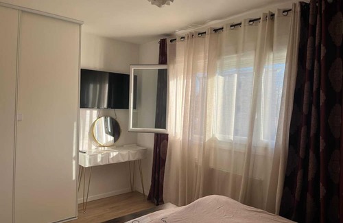 Villepreux Haus | Homerez - Nice house for 7 ppl. with garden and terrace at Villepreux