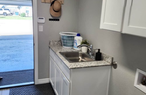 Hewitt Haus | Spacious 4 bedroom 3 baths