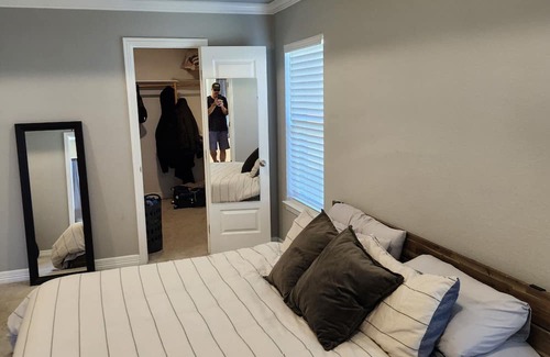 Hewitt Haus | Spacious 4 bedroom 3 baths