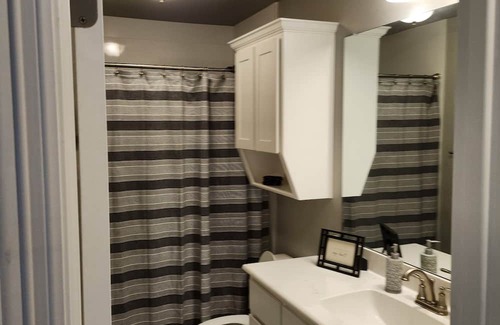 Hewitt Haus | Spacious 4 bedroom 3 baths