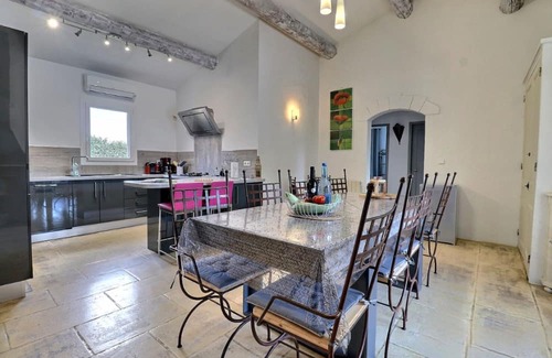 Salavas Haus | Holiday Home 'Villa L'opaline' with Mountain View, Wi-Fi and Air Conditioning