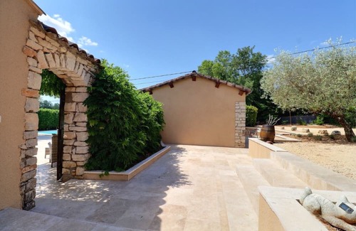 Salavas Haus | Holiday Home 'Villa L'opaline' with Mountain View, Wi-Fi and Air Conditioning