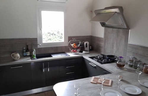 Salavas Haus | Holiday Home 'Villa L'opaline' with Mountain View, Wi-Fi and Air Conditioning