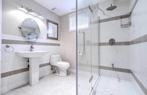 Vaughan Haus | COMFY NEW RENOVATED 3 BED 3 BATH ABOVE GROUND BASEMENT 7MIN TO CANADA WONDERLAND