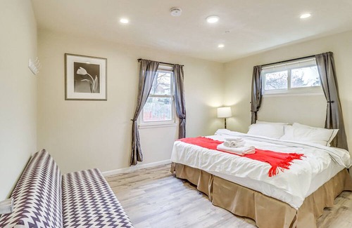 Temple Hills Haus | Temple Hills Home w/ Private Backyard < 9 Mi to DC