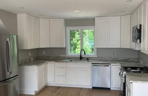Fort Ann Haus | Lake front guest house!
