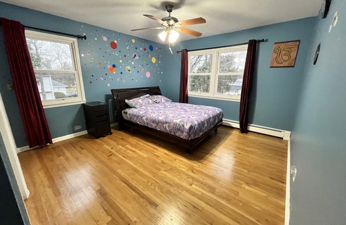 Edison Wohnung | Downtown Edison, Close to NYC Modern Luxury Retreat - Single Family Home