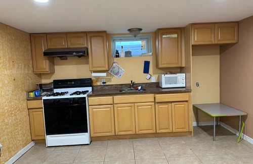 Edison Wohnung | Downtown Edison, Close to NYC Modern Luxury Retreat - Single Family Home