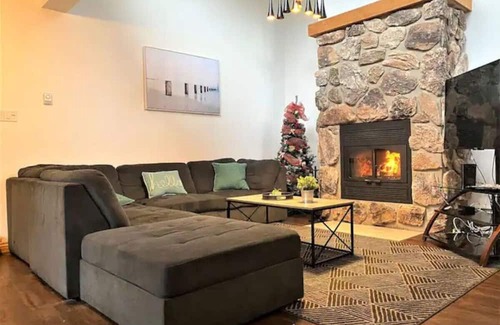 Sainte-Lucie-des-Laurentides Skihütte | Expériences Acem - SPA + VUE + LAC Avec Embarcations, Kayaks et Pédalos