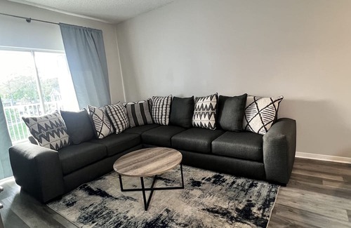 Lake Mary Wohnung | Entire Condo with Stunning Lake View