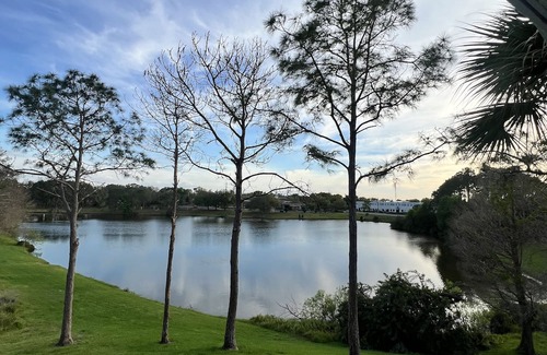 Lake Mary Wohnung | Entire Condo with Stunning Lake View