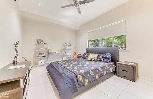 Yeppoon Haus | POOL WITH SEAVIEWS AND ENDLESS ENTERTAINING
