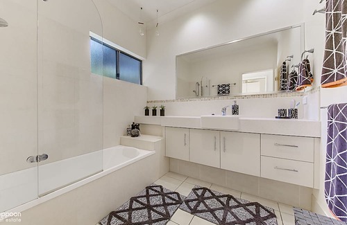 Yeppoon Haus | POOL WITH SEAVIEWS AND ENDLESS ENTERTAINING