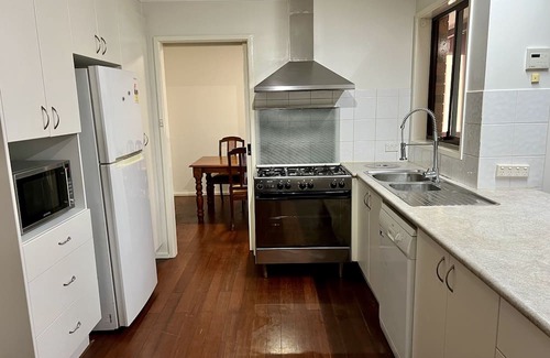 McKellar Haus | Charming 4-Bedroom Retreat with Ensuite Spa and Tranquil Backyard