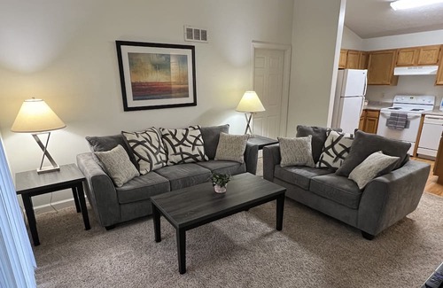 Troy Wohnung | T-R-O-Y location! 2 bed 2 bath!