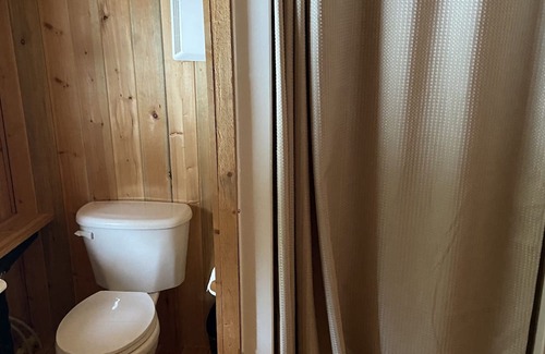 Merritt Kabine | Rustic Small Cabin