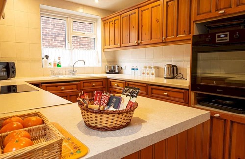 Loughton Haus | Epping Haven with Garden Oasis | Pass The Keys