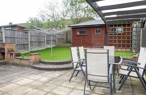 Loughton Haus | Epping Haven with Garden Oasis | Pass The Keys